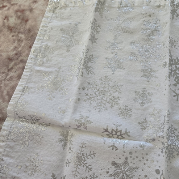 Snowflake Patterned Napkins - Picture 4 of 6